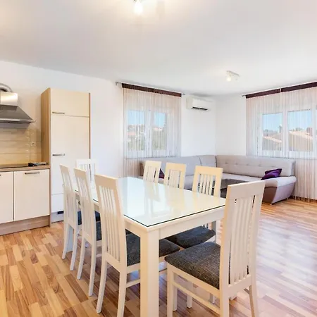 Guest house Dragan K1 *