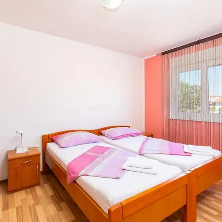 Guest house Dragan K1 *